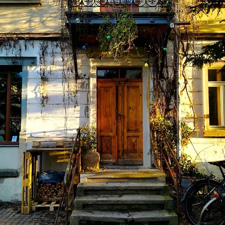 In Schoener Atelierwohnung Mit Gartenblick Apartament *