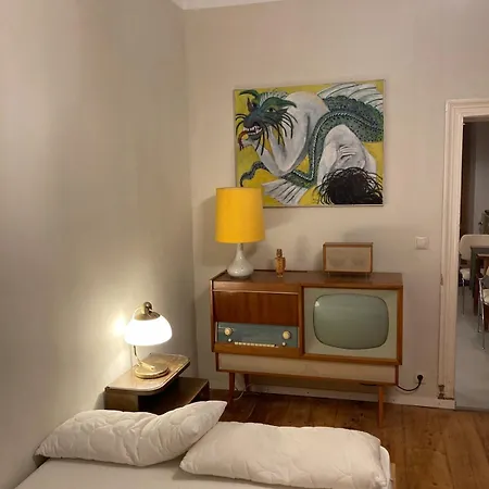 Apartament In Schoener Atelierwohnung Mit Gartenblick