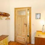 Apartment In Schoener Atelierwohnung Mit Gartenblick *