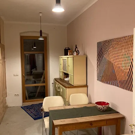 In Schoener Atelierwohnung Mit Gartenblick דירה