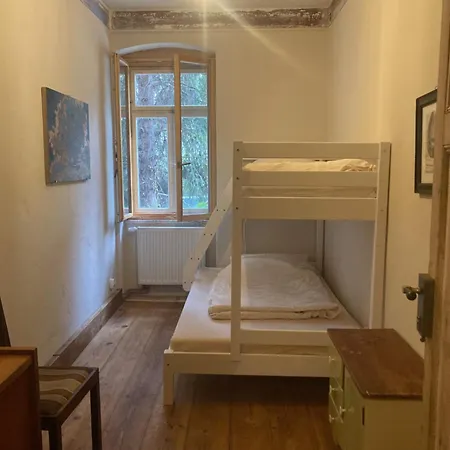 In Schoener Atelierwohnung Mit Gartenblick Appartamento *