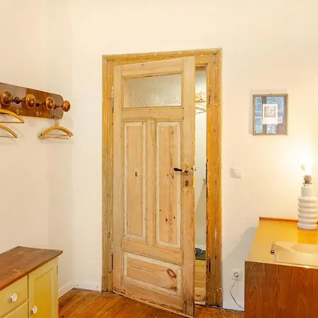 In Schoener Atelierwohnung Mit Gartenblick Appartamento *