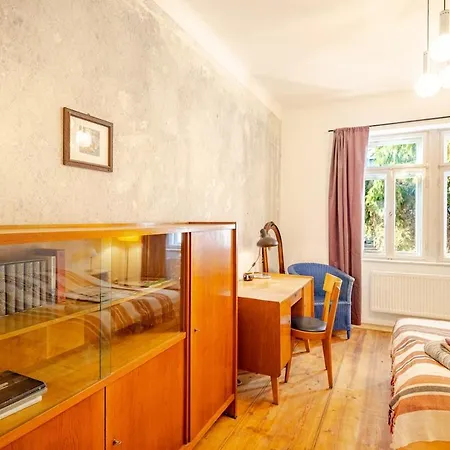 In Schoener Atelierwohnung Mit Gartenblick Appartamento *