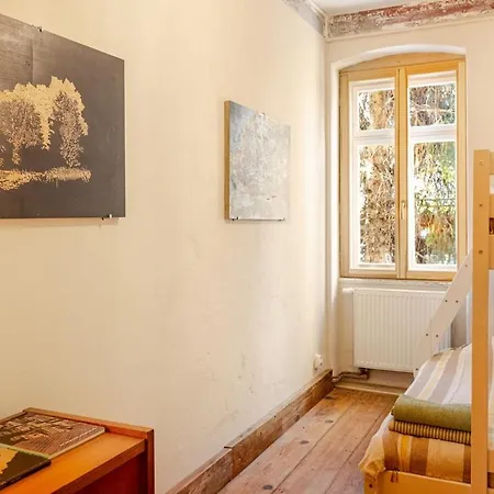 In Schoener Atelierwohnung Mit Gartenblick