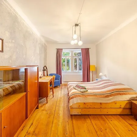 In Schoener Atelierwohnung Mit Gartenblick