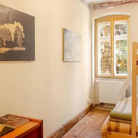 In Schoener Atelierwohnung Mit Gartenblick דירה *