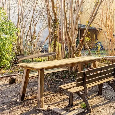 In Schoener Atelierwohnung Mit Gartenblick Lägenhet *