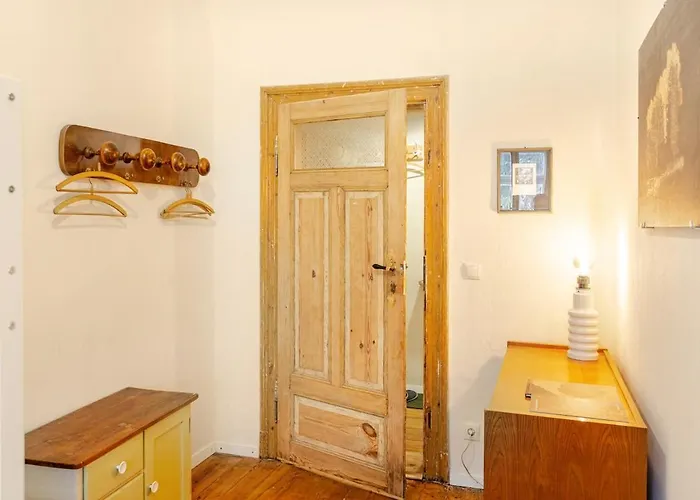 In Schoener Atelierwohnung Mit Gartenblick アパート *