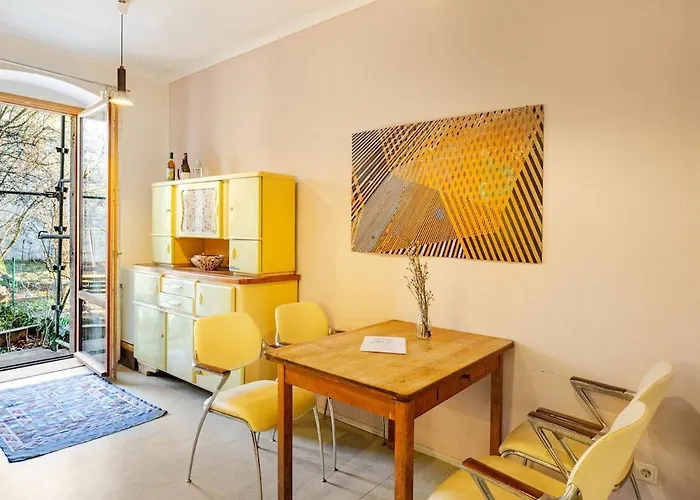 In Schoener Atelierwohnung Mit Gartenblick