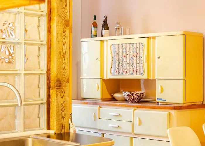 Appartamento In Schoener Atelierwohnung Mit Gartenblick