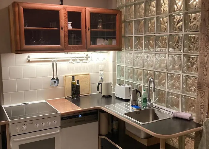 In Schoener Atelierwohnung Mit Gartenblick アパート