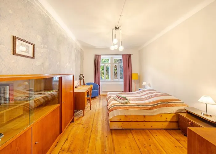 In Schoener Atelierwohnung Mit Gartenblick