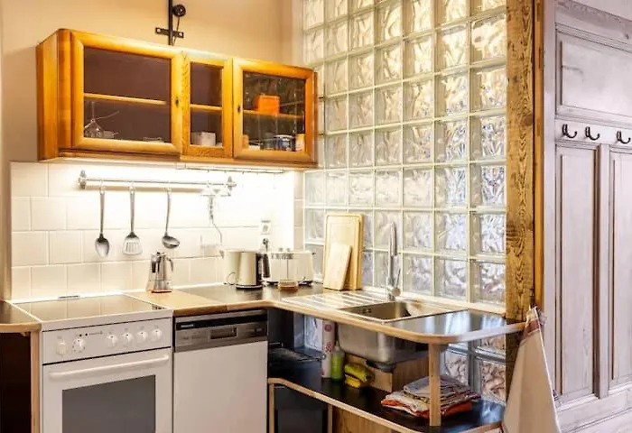 In Schoener Atelierwohnung Mit Gartenblick アパート *