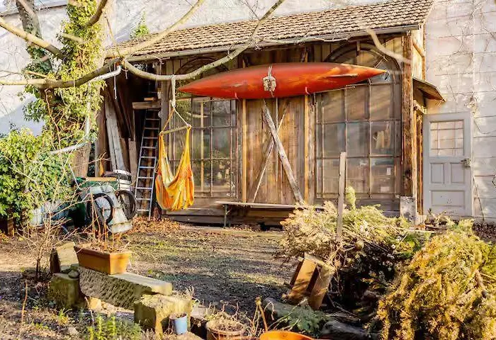 In Schoener Atelierwohnung Mit Gartenblick アパート *