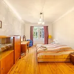 In Schoener Atelierwohnung Mit Gartenblick
