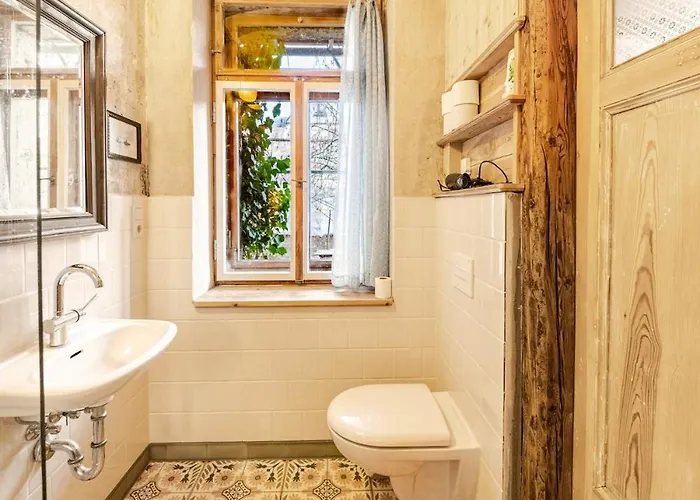 In Schoener Atelierwohnung Mit Gartenblick