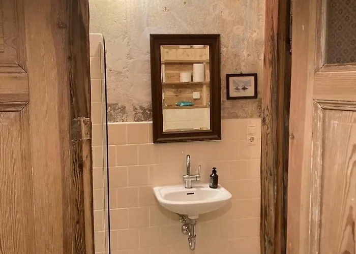 In Schoener Atelierwohnung Mit Gartenblick *