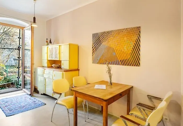 In Schoener Atelierwohnung Mit Gartenblick Apartmán